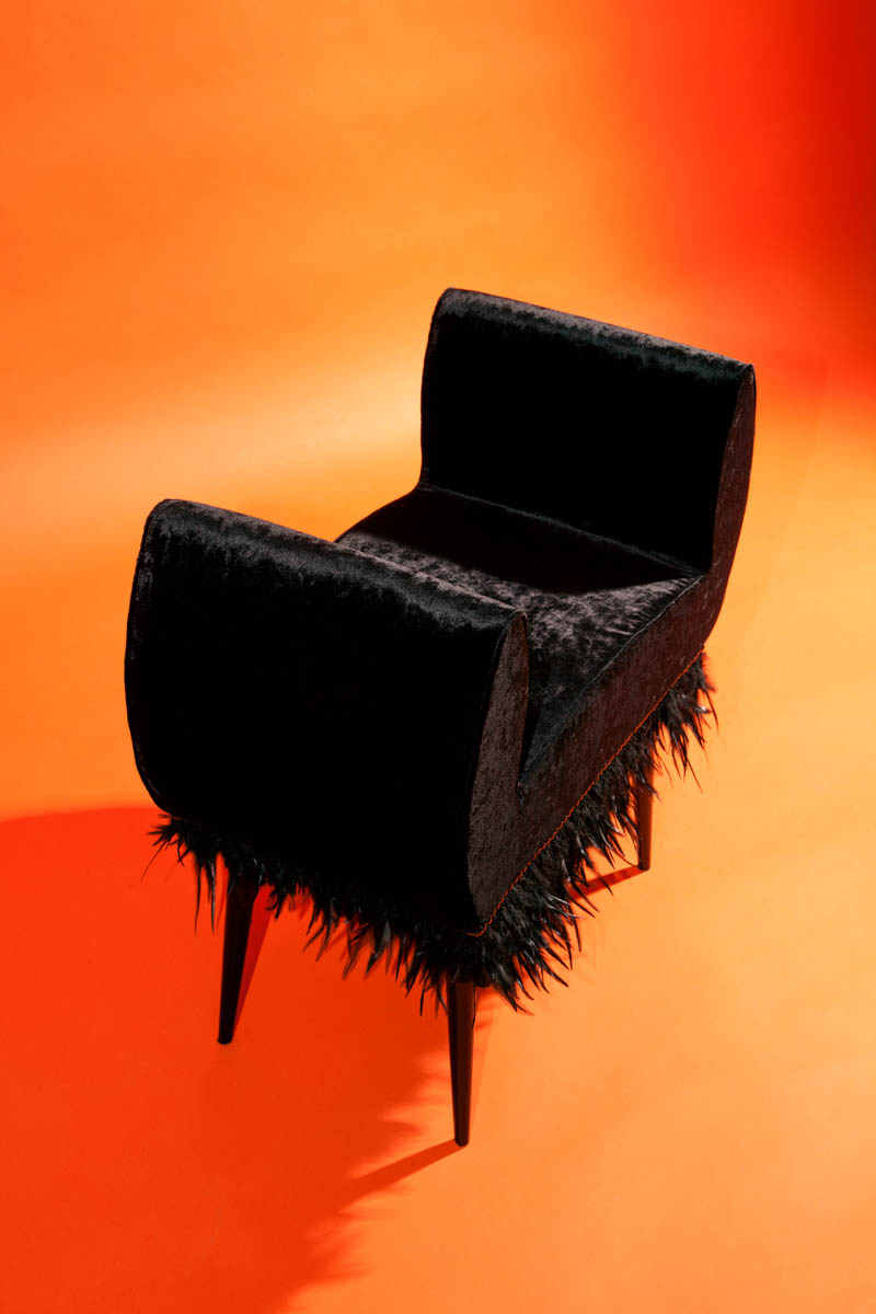 Chic Mystique black chair with black feathers